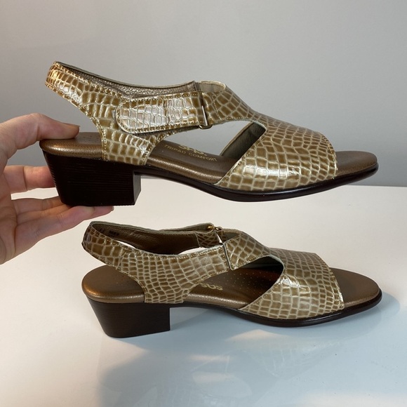 SAS Suntimer Heel Strap Sandal in Beige Croc Color Size 7S(slim) - Picture 15 of 15